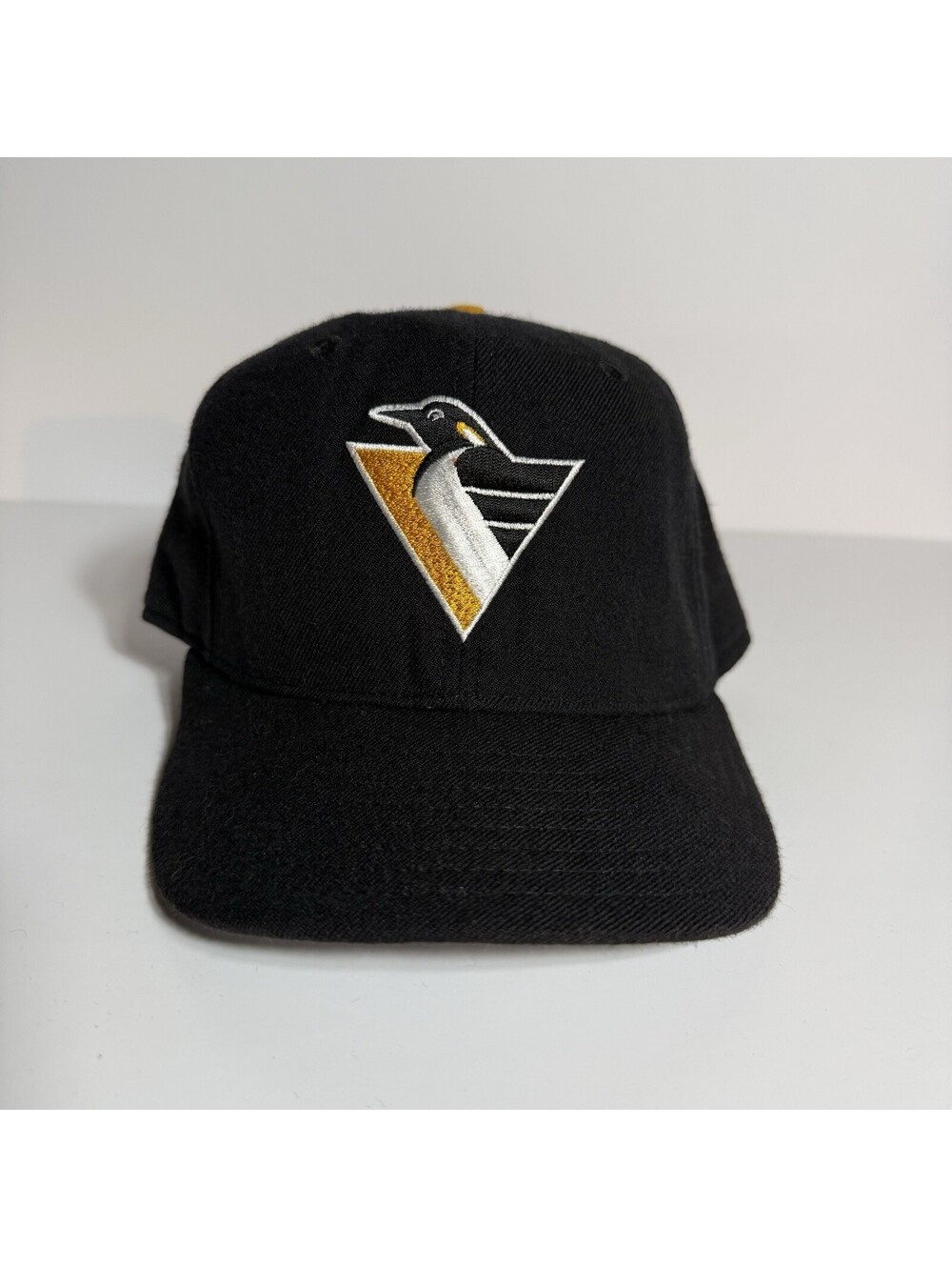 Vintage Pittsburgh Penguins Cap Hat Size 71/4 New Era Made In USA Men’s
